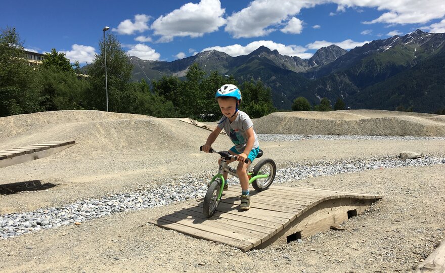 Mit dem Laufrad haben bereits die Kleinsten ihren Spaß im Bikepark Serfaus-Fiss-Ladis in Tirol | © Serfaus-Fiss-Ladis