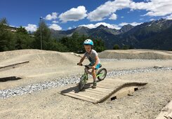 Mit dem Laufrad haben bereits die Kleinsten ihren Spaß im Bikepark Serfaus-Fiss-Ladis in Tirol | © Serfaus-Fiss-Ladis