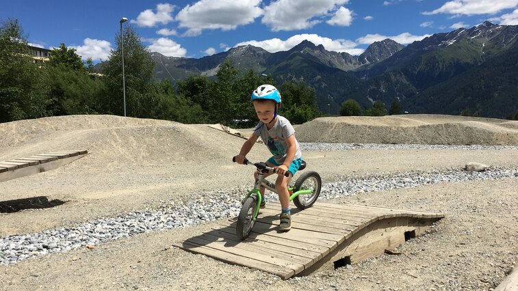 Mit dem Laufrad haben bereits die Kleinsten ihren Spaß im Bikepark Serfaus-Fiss-Ladis in Tirol | © Serfaus-Fiss-Ladis