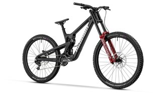 Schwarz-rotes Downhill-Mountainbike, entworfen für Extremterrain.