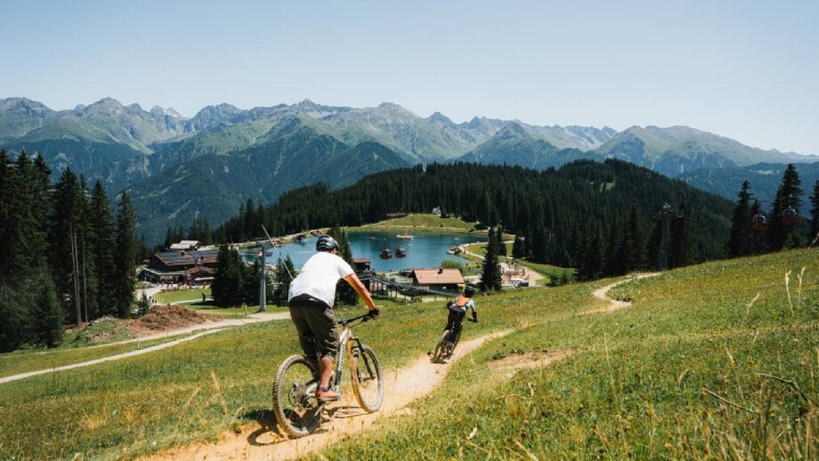 Mit dem Mountainbike Richtung Högsee – Fahrspaß mit Bergpanorama | © © Serfaus-Fiss-Ladis Marketing GmbH_Markus Lindl