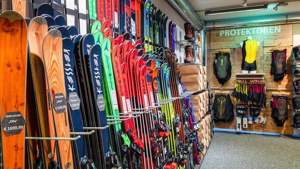 Large selection of ski