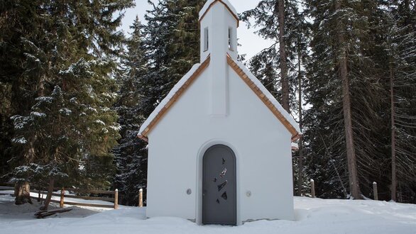 Family Lights Chapel Hög in winter