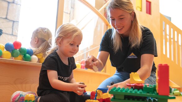 Playing Lego bricks