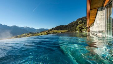 Pool Sommer Ausblick Berge