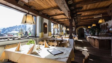 Restaurant inside